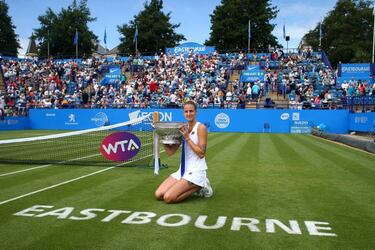 Novak Djokovic and Karolina Pliskova prevail at Eastbourne