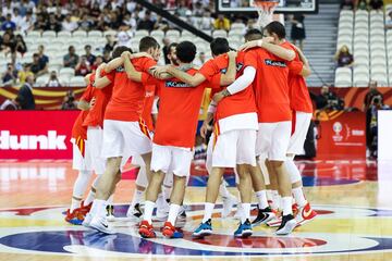 El combinado español se conjura antes de disputar los cuartos de final ante Polonia. 