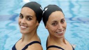 Las nadadoras Ona Carbonell (i) y Gemma Mengual (d), que participarán en la competición de dúos de natación sincronizada en los Juegos de Río de Janeiro 2016.