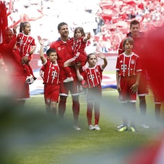 El Bayern homenajea a Xabi Alonso y Phillipp Lahm en su último partido