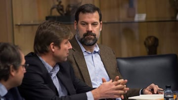 GRAF471. MADRID, 13/02/2018.- El presidente de la Asociaci&oacute;n de Baloncestistas Profesionales (ABP), Alfonso Reyes (d), durante la reuni&oacute;n que han mantenido esta ma&ntilde;ana la Asociaci&oacute;n de Clubes de Baloncesto (ACB) y la ABP, en el Consejo Superior de Deportes de Madrid, que contar&aacute; con la participaci&oacute;n del secretario de Estado, Jos&eacute; Ram&oacute;n Lete, con el objetivo de avanzar hacia un acuerdo en el Convenio Colectivo, cuya negociaci&oacute;n ha conducido a la convocatoria de una huelga de jugadores. EFE/ Rodrigo Jimenez