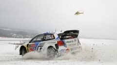 Ogier con su Polo en la nieve.