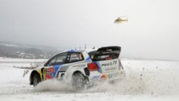 Ogier con su Polo en la nieve.