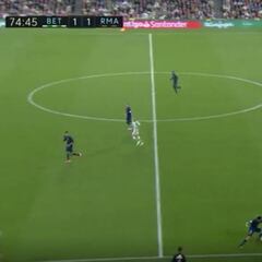 Firme candidato a mejor traje de 2020: regate catedralicio de Fekir a Militao