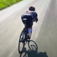 Críticas por la descalificación de Carapaz por su 'postura prohibida' en Lieja