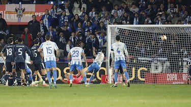 Mbappé salva otra mala noche