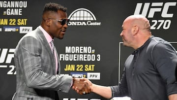 Francis Ngannou y Dana White, cuando el camerunés era peleador de la UFC.