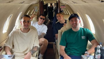 Berenguer, con Vivian, Sannadi y Yuri de vuelta de las vacaciones con el equipo.