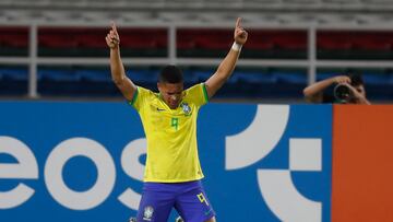 AMDEP240. CALI (COLOMBIA), 19/01/2023.- Vitor Roque de Brasil celebra un gol hoy, en un partido de la fase de grupos del Campeonato Sudamericano Sub'20 entre las seleccione de Perú y Brasil en el estadio Pascual Guerrero en Cali (Colombia). EFE/ Ernesto Guzmán Jr.
