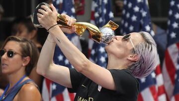 NEW YORK, NEW YORK - JULY 10: Megan Rapinoe and members of the United States Women&#039;s National Soccer Team are honored at a ceremony at City Hall on July 10, 2019 in New York City. The honor followed a ticker tape parade up lower Manhattan&#039;s &quot;Canyon of Heroes&quot; to celebrate their gold medal victory in the 2019 Women&#039;s World Cup in France.   Bruce Bennett/Getty Images/AFP
 == FOR NEWSPAPERS, INTERNET, TELCOS &amp; TELEVISION USE ONLY ==