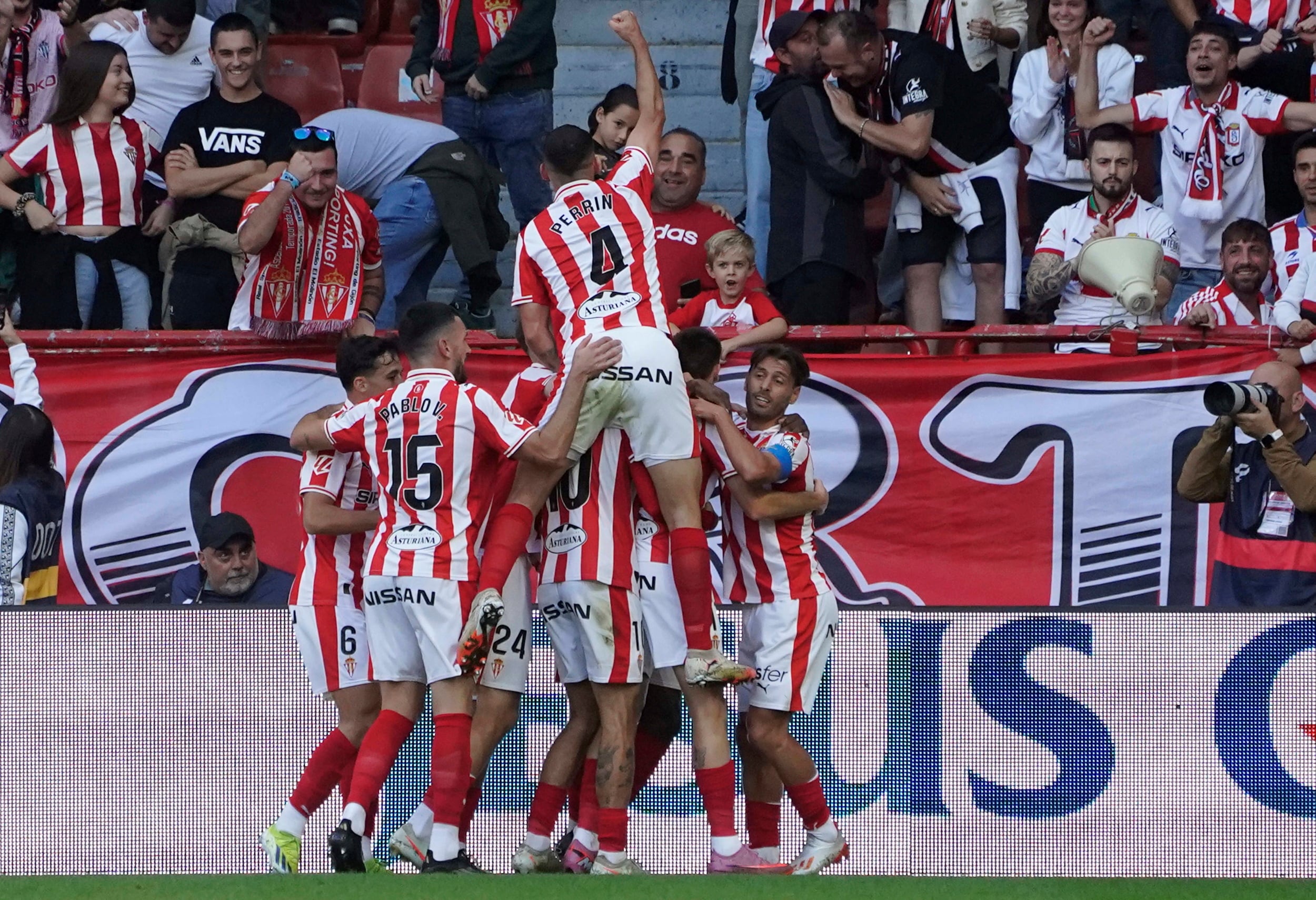 El equipo asturiano es propiedad del Grupo Olergy Sports, especializado en la gestión de equipos de fútbol, ​​y también es propietario de los clubes mexicanos Club Santos y Atlas FC. 