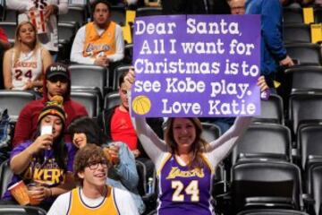 El efecto Kobe: las gradas de Denver, llenas de camisetas de los Lakers y de fans que quieren ver los últimos partidos de una leyenda en las canchas de la NBA.