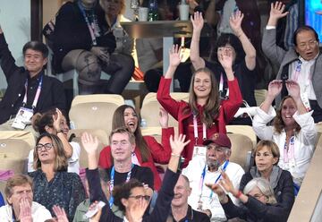 La Princesa Leonor y la Infanta Sofía disfrutando del partido de dobles de Rafa Nadal y Carlos Alcaraz. 