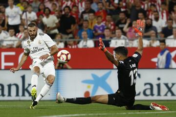 Benzema y Bono.