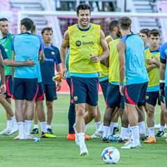 Real Madrid v Barcelona: Piqué signs up for El Clásico