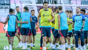Real Madrid v Barcelona: Piqu¨¦ signs up for El Cl¨¢sico