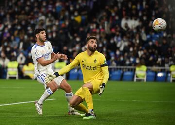 Marco Asensio y Luis Maximiano.