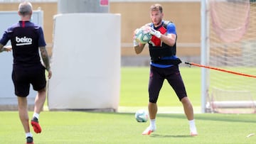 Neto, en un entrenamiento del Bar&ccedil;a.