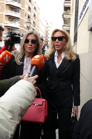 Susana Uribarri y Norma Duval asisten a la capilla ardiente por Fernando Ónega situada en la Casa de Galicia de Madrid.