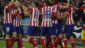 ALEGRÍA. Los rojiblancos celebran un gol ante la Real Sociedad.