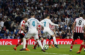 Cristiano Ronaldo draws the game after sending Modric's shoot to the net.