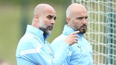Manchester (United Kingdom), 06/06/2023.- Manchester City manager Pep Guardiola (L) speaks to assistant manager Enzo Maresca during a training session on the UEFA Champions League media day at the City Football Academy in Manchester, Britain, 06 June 2023. Manchester City will play Inter Milan in the UEFA Champions League final at the Ataturk Olympic Stadium in Istanbul on 10 June 2023. (Liga de Campeones, Reino Unido, Estanbul) EFE/EPA/ADAM VAUGHAN
