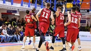 Dylan Ennis, jugador del Casademont Zaragoza, celebra la canasta de la victoria ante el Brindisi en la Champions FIBA