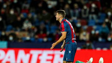 Nemanja Radoja of Levante UD protest during the Santander League match between Levante UD and CA Osasuna at the Ciutat de Valencia Stadium on December 5, 2021, in Valencia, Spain.
AFP7
05/12/2021 ONLY FOR USE IN SPAIN