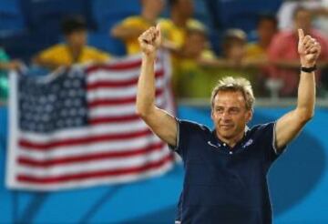 El técnico alemán del equipo americano, Jurgen Klinsmann, festeja la victoria.