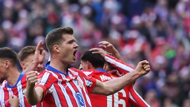 Atletico Madrid's Norwegian forward #09 Alexander Sorloth celebrates after scoring their first goal during the Spanish league football match between Club Atletico de Madrid and Getafe CF at the Metropolitano stadium in Madrid on December 15, 2024. (Photo by Pierre-Philippe MARCOU / AFP)