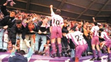 Momento de la celebraci&oacute;n del Real Valladolid tras ganar 3-8 en Oviedo.