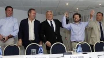 El ex presidente de Blanco y Negro y entrenador de Universidad de Chile, Arturo Salah oficializa su candidatura a la presidencia de la ANFP.