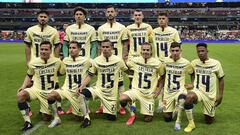 Nicol&aacute;s Castillo y Nicol&aacute;s Benedetti, quienes se encuentran convalecientes, previo a su duelo contra Atlas en la cancha del estadio Azteca.