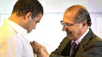 Ronaldo se despide del Corinthians con homenaje