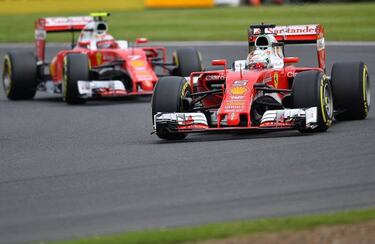 Hamilton grabs dramatic pole ahead of Rosberg