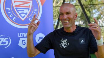 El entrenador del Real Madrid, Zinedine Zidane, en la presentación del proyecto Zidane Five Club, en Aix-en-Provence (Francia), cerca de su Marsella natal.