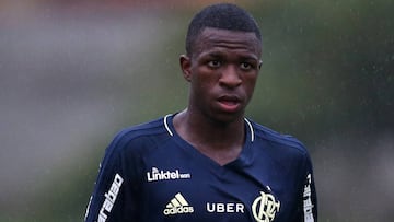 El delantero brasileño Vinicius Jr. participa en un entrenamiento del primer equipo del Flamengo.