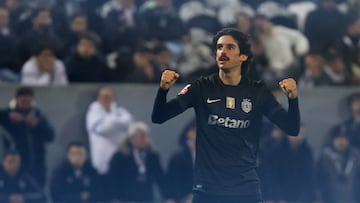 Trincão celebra su gol al Vitória Guimaraes en la liga portuguesa.