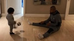 ¿Un heredero zurdo?: el tierno juego de Vidal con su hijo Emiliano