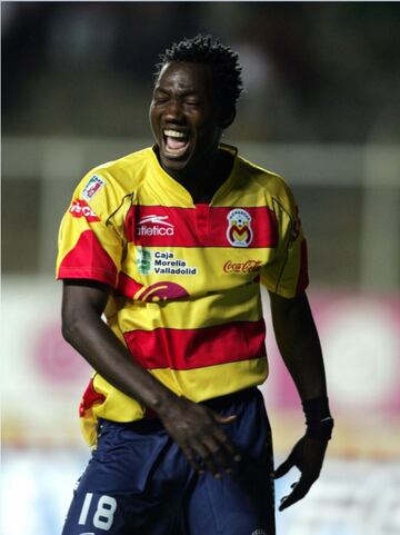 El 'Cóndor' jugó para Morelia en 2008, tiempo en que marcó 13 goles, después fue contratado en Turquía, vivió una interesante etapa en la MLS y regresó a suelo azteca con Atlante, pero sin el mismo éxito. 