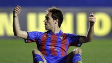 El centrocampista del Levante UD Miguel Herrero, &quot;Michel&quot;, durante el partido frente al Rubin Kazan de ida de octavos de final de la Liga Europa.