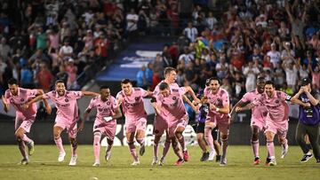 FRISCO, TEXAS - AUGUST 06: Lionel Messi #10 of Inter Miami CF celebrates with teammates after defeating FC Dallas 5-3 in penalty kicks during the Leagues Cup 2023 Round of 16 match between Inter Miami CF and FC Dallas at Toyota Stadium on August 06, 2023 in Frisco, Texas.   Logan Riely/Getty Images/AFP (Photo by Logan Riely / GETTY IMAGES NORTH AMERICA / Getty Images via AFP)