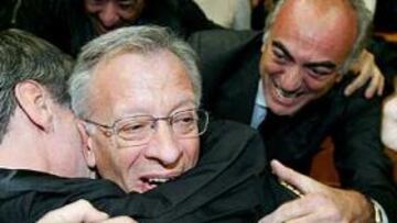 <B>LIBRE DE CULPA.</B> El médico de la Juventus, Agricola, se mostró eufórico tras conocer su absolución.