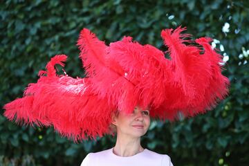 Ascot vuelve lleno de looks extravagantes y mucho glamour