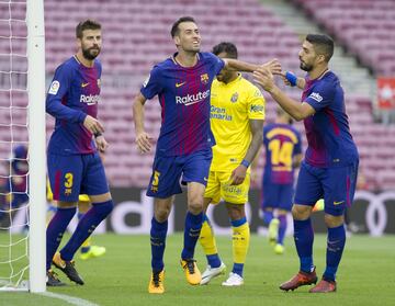 Sergio Busquets celebra el 1-0.