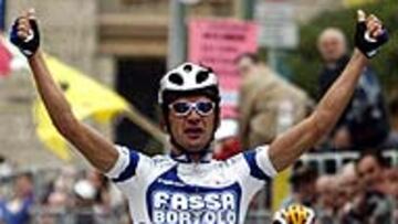 <b>ÚLTIMO CARTUCHO. </B>Michelle Bartoli aprovechó la última prueba de la Copa del Mundo para anotarse la victoria.