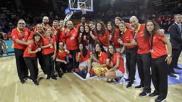 30/09/18 BALONCESTO FEMENINO MUNDIAL TENERIFE 2018
ENTREGA DE MEDALLAS PODIO
ORO ESTADOS UNIDOS EEUU USA
PLATA AUSTRALIA
BRONCE SELECCION ESPAÑOLA ESPAÑA
PUBLICADA 06/10/18 NA MA34 2COL