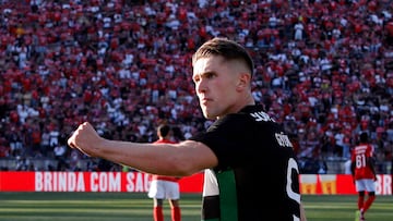 Viktor Gyokeres celebra un gol.