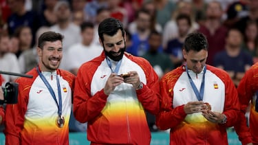 España saborea su bronce en la competición masculina de balonmano.