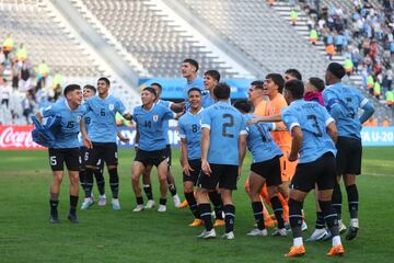 AMDEP3681. LA PLATA (ARGENTINA), 08/06/2023.- Jugadores de Uruguay celebran al final hoy, de un partido de las semifinales de la Copa Mundial de Fútbol sub-20 entre Uruguay e Israel en el estadio Diego Armando Maradona en La Plata (Argentina). EFE/ Juan Ignacio Roncoroni
